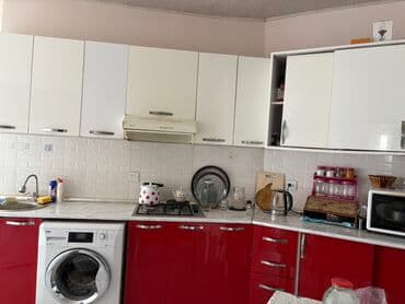 Ağ və qırmızı rənglərdə hazırlanmış mətbəx mebeli dəsti. Dəstə yuxarı lalafo.az -da Ağ və qırmızı rənglərdə hazırlanmış mətbəx mebeli dəsti. Dəstə yuxarı