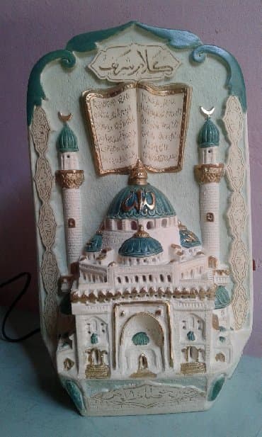 Böyük suvenir məscid. Əl işidir qipsdən düzəldilib. Arxasında işıq lalafo.az -da Böyük suvenir məscid. Əl işidir qipsdən düzəldilib. Arxasında işıq