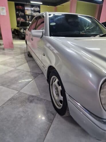 Mercedes-Benz E‑Class (W210) sedan - Kuzov: 4 qapılı sedan, gümüşü lalafo.az -da Mercedes-Benz E‑Class (W210) sedan - Kuzov: 4 qapılı sedan, gümüşü