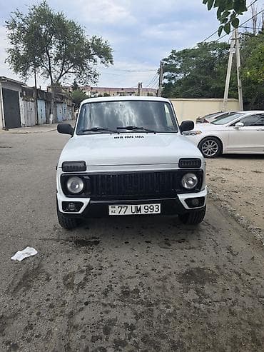 Lada Niva Urban – ağ rəngli, 3 qapılı şəhər/off-road krossoveri lalafo.az -da Lada Niva Urban – ağ rəngli, 3 qapılı şəhər/off-road krossoveri