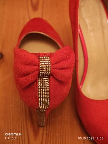 Qadın ayaqqabıları – 2 cüt 1) Qırmızı klassik tufli - Material: zamşa lalafo.az -da Qadın ayaqqabıları – 2 cüt 1) Qırmızı klassik tufli - Material: zamşa