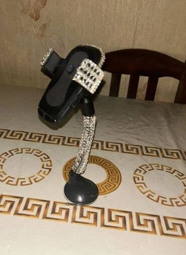 Svarovski qaşlarla bəzədilib.Baha alənıb 18 azn-ə satılır.Maşında lalafo.az -da Svarovski qaşlarla bəzədilib.Baha alənıb 18 azn-ə satılır.Maşında