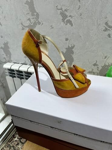 Qadın yüksək platformalı və incə dabanlı sandal - Rənglər lalafo.az -da Qadın yüksək platformalı və incə dabanlı sandal - Rənglər