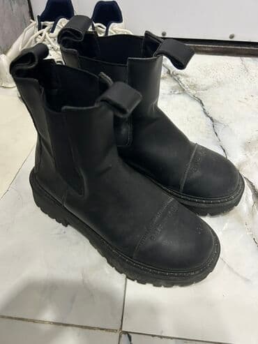 Qara rəngli qalın altlıqlı Chelsea tipli çəkmələr - Model: Chelsea lalafo.az -da Qara rəngli qalın altlıqlı Chelsea tipli çəkmələr - Model: Chelsea