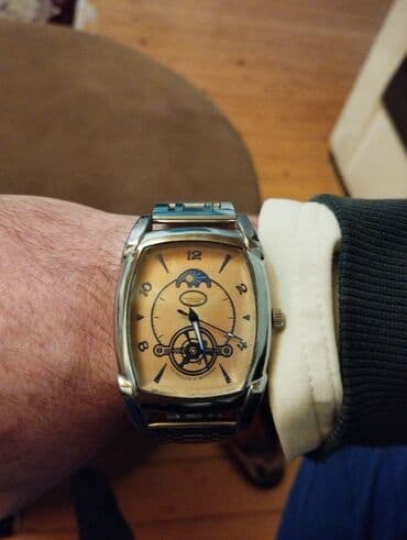 Kişi qol saatı – metal qolbaqlı, yumru kənarlı düzbucaqlı (tonneau) lalafo.az -da Kişi qol saatı – metal qolbaqlı, yumru kənarlı düzbucaqlı (tonneau)