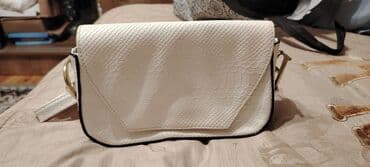 Ağ rəngli çiyin çantası - Material: süni dəri, ilan dərisi teksturası lalafo.az -da Ağ rəngli çiyin çantası - Material: süni dəri, ilan dərisi teksturası