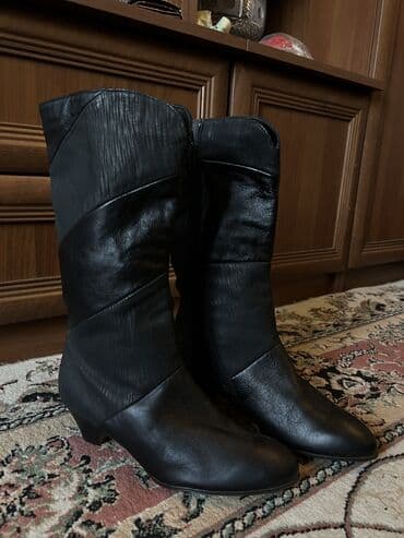 Temiz dəridi, cox gözəl vəziyyətdədi, razmer 39 lalafo.az -da Temiz dəridi, cox gözəl vəziyyətdədi, razmer 39