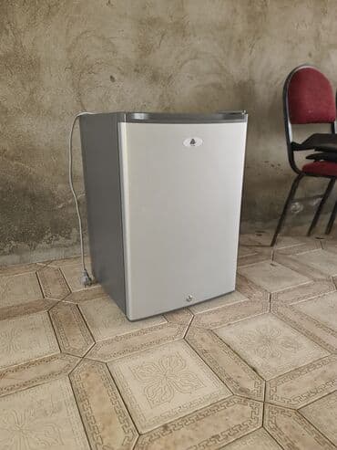 Kompakt birkameralı mini soyuducu - Rəng: gümüşü/qrafit gövdə, ağ lalafo.az -da Kompakt birkameralı mini soyuducu - Rəng: gümüşü/qrafit gövdə, ağ