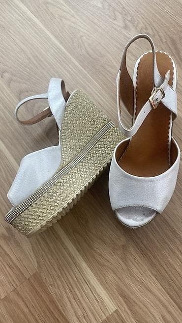 Məhsul: Qadın sandaleti – platformalı (wedged) espadril tərzi - Rəng at lalafo.az Məhsul: Qadın sandaleti – platformalı (wedged) espadril tərzi - Rəng