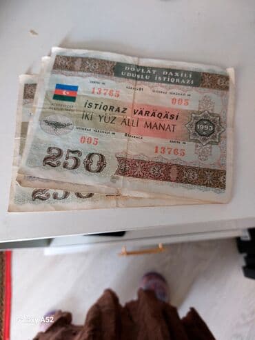 1993-cü il buraxılışlı, üzərində "İKİ YÜZ ƏLLİ MANAT" yazısı olan lalafo.az -da 1993-cü il buraxılışlı, üzərində "İKİ YÜZ ƏLLİ MANAT" yazısı olan