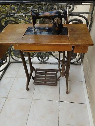 Mexaniki tikiş maşını, ayaq pedallı (treadle) stend ilə birlikdə. - lalafo.az -da Mexaniki tikiş maşını, ayaq pedallı (treadle) stend ilə birlikdə. -