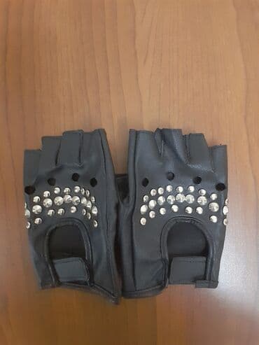 Qara yarımbarmaq dəri əlcəklər – nitqiləndirici metal pərçim detalları lalafo.az -da Qara yarımbarmaq dəri əlcəklər – nitqiləndirici metal pərçim detalları