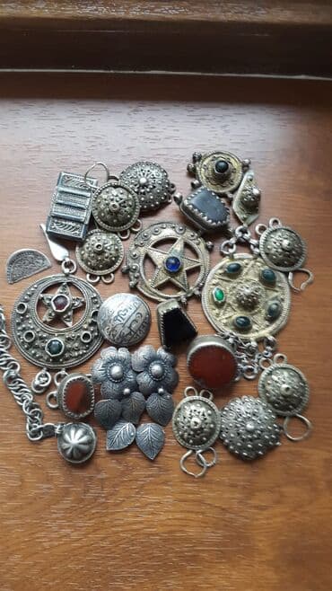 Etno üslubda bəzək əşyaları dəsti – müxtəlif hissələr və asqılardan lalafo.az -da Etno üslubda bəzək əşyaları dəsti – müxtəlif hissələr və asqılardan