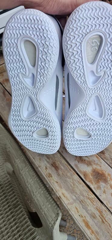 Nike kişilər üçün idman ayaqqabısı - Rəng: tam ağ, qara Swoosh lalafo.az -da Nike kişilər üçün idman ayaqqabısı - Rəng: tam ağ, qara Swoosh