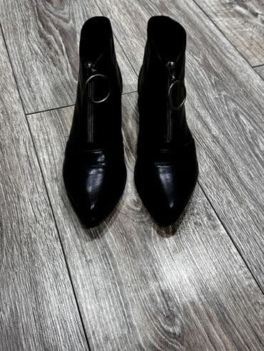 Qadın botları – qara, itiuclu, qısa model - Material: hamar səthli lalafo.az -da Qadın botları – qara, itiuclu, qısa model - Material: hamar səthli