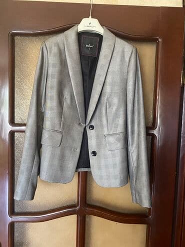 Satilir s razmer yenidi giyinilmiyib lalafo.az -da Satilir s razmer yenidi giyinilmiyib