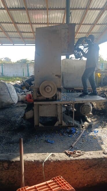 Sənaye plastik üyüdücü (crusher) avadanlığı
Tam isley veziyetde lalafo.az -da Sənaye plastik üyüdücü (crusher) avadanlığı
Tam isley veziyetde