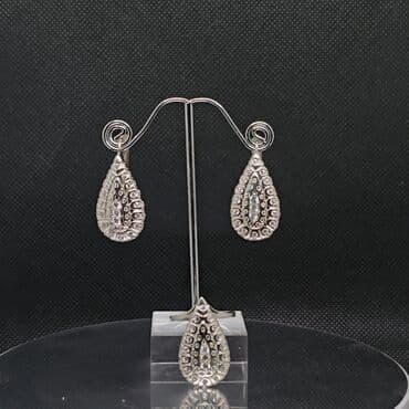 Dəstə daxildir: Sırğa, Gümüş lalafo.az -da Dəstə daxildir: Sırğa, Gümüş