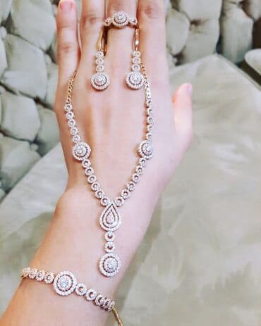 Dəstə daxildir: Üzük, Sırğa, Bilərzik, Swarovski, Sarı qızıl, 585 Əyar, 16400 g lalafo.az -da Dəstə daxildir: Üzük, Sırğa, Bilərzik, Swarovski, Sarı qızıl, 585 Əyar, 16400 g