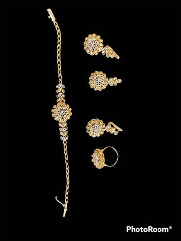 Dəstə daxildir: Üzük, Sırğa, Bilərzik, Sarı qızıl, 585 Əyar, 31 g lalafo.az -da Dəstə daxildir: Üzük, Sırğa, Bilərzik, Sarı qızıl, 585 Əyar, 31 g