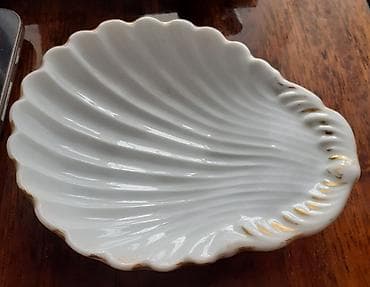 Qədimi ötən əsrin 30 cu illərinə aid külqabı,ideal vəziyyətdə.Digər lalafo.az -da Qədimi ötən əsrin 30 cu illərinə aid külqabı,ideal vəziyyətdə.Digər