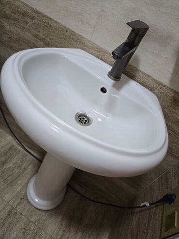 Душевые насадки, лейки: Hamam üçün güzgü və əl-üz yuma dəsti - Dəst: piyada tipli keramika at lalafo.az — 3 Душевые насадки, лейки: Hamam üçün güzgü və əl-üz yuma dəsti - Dəst: piyada tipli keramika — 3