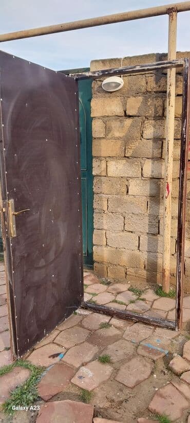 Dəmir qapı satılır.eni 0.98 sm hündürü 2.06 sm dir.spşifkası zamoku lalafo.az -da Dəmir qapı satılır.eni 0.98 sm hündürü 2.06 sm dir.spşifkası zamoku