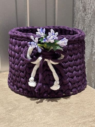 Bənövşəyi rəngli, əl işi toxuma səbət. pampıq iplə toxunub - lalafo.az -da Bənövşəyi rəngli, əl işi toxuma səbət. pampıq iplə toxunub -