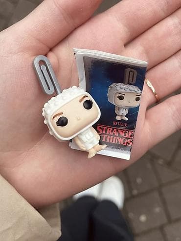 Stranger Things temalı mini fiqur açarlıq/asma aksesuar - Dizayn lalafo.az -da Stranger Things temalı mini fiqur açarlıq/asma aksesuar - Dizayn