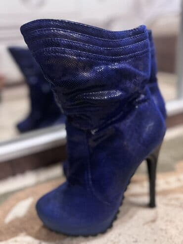 Poı sapaşki ustu zmeyka materialı. 2 defe geyilib cox seliqelidi. 36 lalafo.az -da Poı sapaşki ustu zmeyka materialı. 2 defe geyilib cox seliqelidi. 36