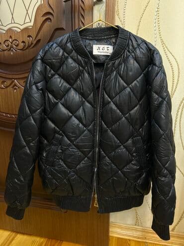 Qara rəngli yeni kurtka 1defe geyilib tep tezedi baha alinib 10azne lalafo.az -da Qara rəngli yeni kurtka 1defe geyilib tep tezedi baha alinib 10azne