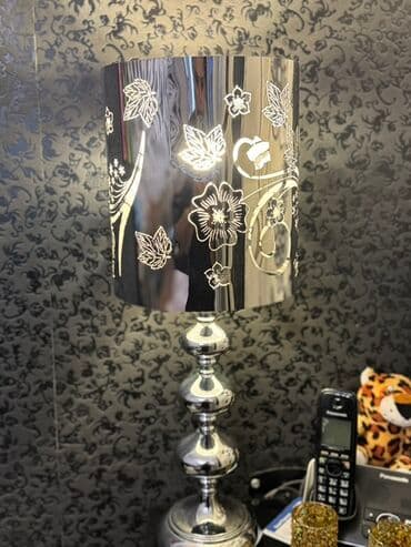 Metalik masa lampası – dekorativ floral naxışlı abajur - Gümüş lalafo.az -da Metalik masa lampası – dekorativ floral naxışlı abajur - Gümüş