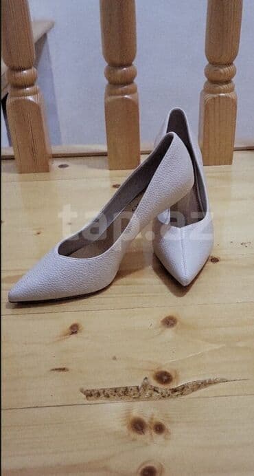 Qadın üçün klassik tufli - Rəng: açıq bej/krem - Model: sivri burunlu lalafo.az -da Qadın üçün klassik tufli - Rəng: açıq bej/krem - Model: sivri burunlu