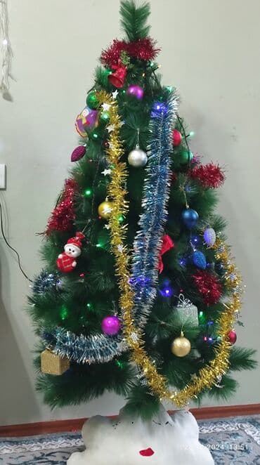 Yeni il üçün bəzədilmiş süni şam ağacı - Yaşıl, sıx budaqlı süni şam lalafo.az -da Yeni il üçün bəzədilmiş süni şam ağacı - Yaşıl, sıx budaqlı süni şam