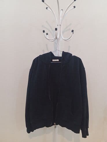 Qara rəngli kapüşonlu zipli hudi - Model: ön hissəsi tam fermuarlı lalafo.az -da Qara rəngli kapüşonlu zipli hudi - Model: ön hissəsi tam fermuarlı