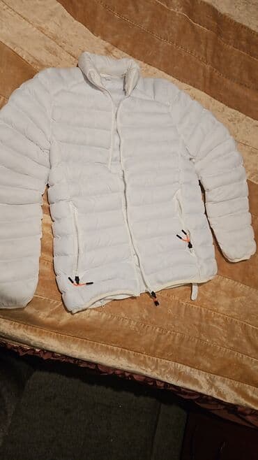 Ağ rəngli, yüngül “puffer” tipli qışlıq gödəkçə. - Material lalafo.az -da Ağ rəngli, yüngül “puffer” tipli qışlıq gödəkçə. - Material