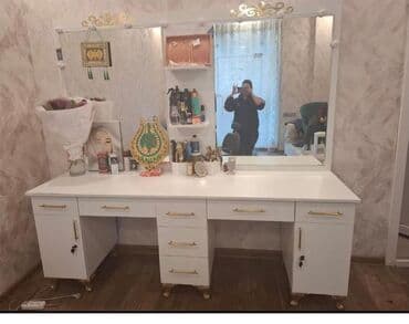 İşlənmiş, Makiyaj üçün masa, Güzgülü lalafo.az -da İşlənmiş, Makiyaj üçün masa, Güzgülü
