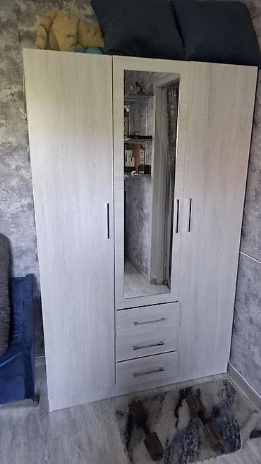 Ağ-açıq palıd rəngində, güzgülü 3 qapılı paltar şkafı. Xüsusiyyətlər lalafo.az -da Ağ-açıq palıd rəngində, güzgülü 3 qapılı paltar şkafı. Xüsusiyyətlər