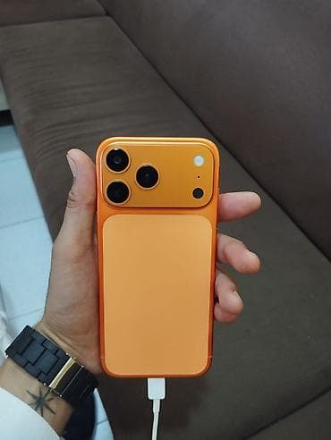 Narıncı rəngdə smartfon - Üçlü arxa kamera modulu və LED flaş - Ön lalafo.az -da Narıncı rəngdə smartfon - Üçlü arxa kamera modulu və LED flaş - Ön