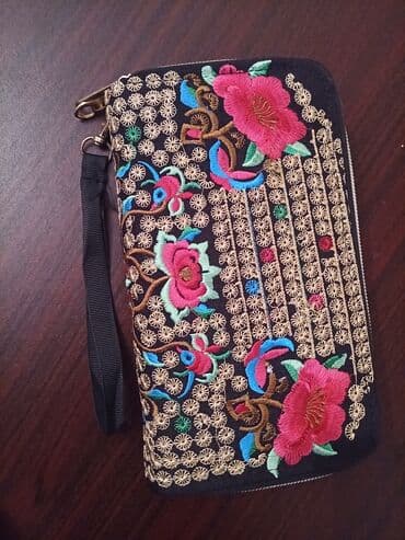 Əl işi pul kisəsi .İçərisi çox cibli.Geniş lalafo.az -da Əl işi pul kisəsi .İçərisi çox cibli.Geniş