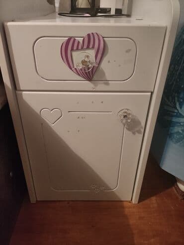 Ağ rəngli kiçik komod/tumba - Material: MDF/taxta əsaslı, parlaq ağ lalafo.az -da Ağ rəngli kiçik komod/tumba - Material: MDF/taxta əsaslı, parlaq ağ