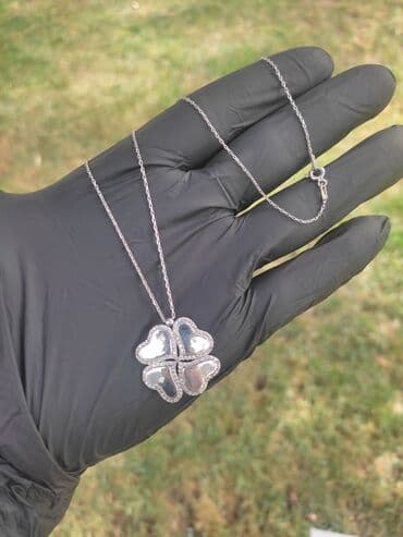 Gümüş rəngli zəncir və dörd yarpaq yonca formalı medalion - Zərif lalafo.az -da Gümüş rəngli zəncir və dörd yarpaq yonca formalı medalion - Zərif