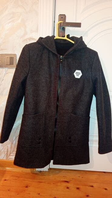 Qız uşağı üçün qara-boz rəngli kapüşonlu palto/kurtka - Model: uzun lalafo.az -da Qız uşağı üçün qara-boz rəngli kapüşonlu palto/kurtka - Model: uzun