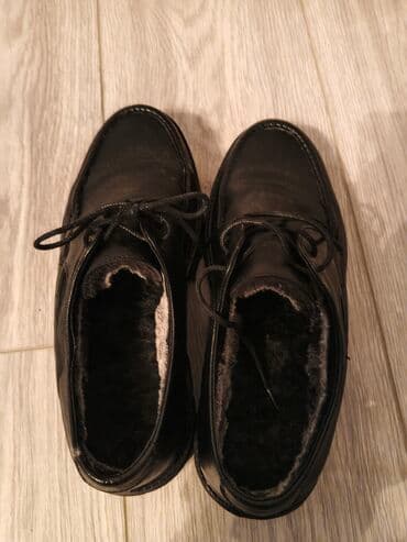 Qışlıq kişi ayaqqabısı - Rəng: qara - Material: təbii dəri üstlük - lalafo.az -da Qışlıq kişi ayaqqabısı - Rəng: qara - Material: təbii dəri üstlük -