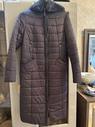 Satılır.ö Tünd rəngdə, steqlənmiş qadın qış paltosu. Bu palto soyuq lalafo.az -da Satılır.ö Tünd rəngdə, steqlənmiş qadın qış paltosu. Bu palto soyuq