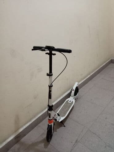 Şəhər içi hərəkət üçün yığcam və praktik skuter. Xüsusiyyətlər: - lalafo.az -da Şəhər içi hərəkət üçün yığcam və praktik skuter. Xüsusiyyətlər: -