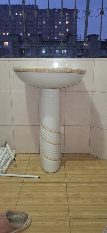 Ayaqüstü lavabo və güzgü dəsti - Material: keramika lavabo, şüşə lalafo.az -da Ayaqüstü lavabo və güzgü dəsti - Material: keramika lavabo, şüşə