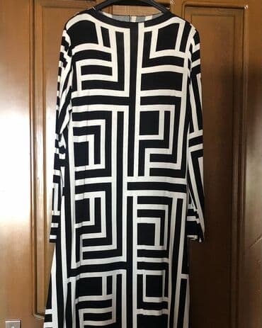 Qara-ağ rəngli uzun don - Dizayn: Qrafik labirintə bənzər qara fon lalafo.az -da Qara-ağ rəngli uzun don - Dizayn: Qrafik labirintə bənzər qara fon