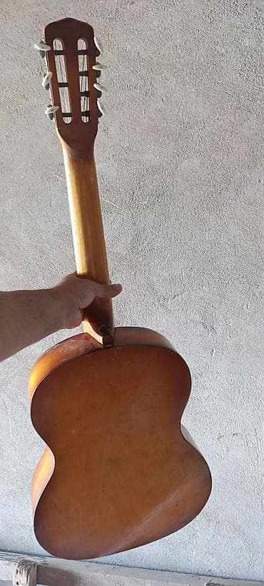 Gitara qədimi, bütün simleri var lalafo.az -da Gitara qədimi, bütün simleri var