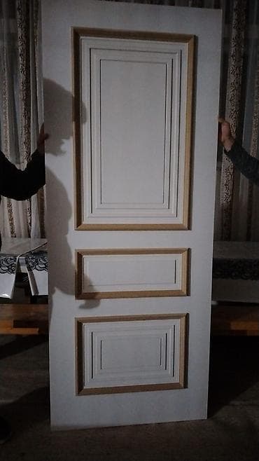 Ağ rəngdə dekorativ panellərlə işlənmiş interyer qapı vərəqi. - lalafo.az -da Ağ rəngdə dekorativ panellərlə işlənmiş interyer qapı vərəqi. -